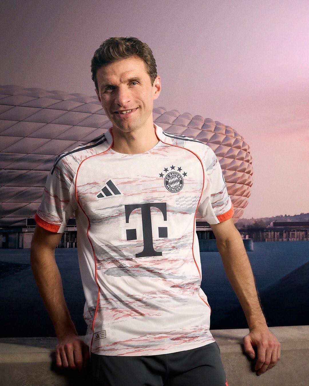 Camiseta Bayern Múnich 2025/26 - 2ª Equipación